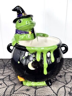 NEW Haunted Halloween Wizard Frog Cauldron Halloween Decor